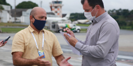 Vereador Rubão e gerente de Operações e Segurança do Aeroporto da Pampulha, Nerivaldo Gomes de Oliveira, em visita técnica ao Aeroporto da Pampulha, nesta quinta-feira (10/2)