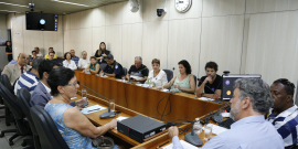 Imagem do Plenário Camil Caran lotado de participantes