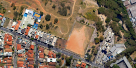 Foto aérea do campo de futebol São José Operário, no Bairro Dona Clara