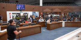 39 palamentares, reunidos em sessão Plenária