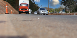 veículos transitando pelo anel rodoviário
