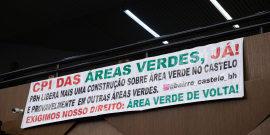 Faixa de protesto contra desafetação de áreas verdes no Bairro Castelo estendida durante reunião na CMBH