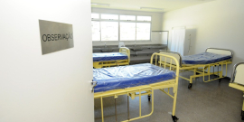 imagem de sala de leitos do centro de referência em saúde mental álcool e outras drogas