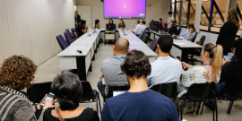 parlamentares e participantes presentes em audiência pública na câmara municipal de bh