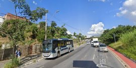 trecho da avenida Tancredo Neves, com ônibus e carros trafegando