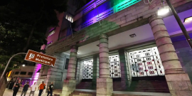 fachada iluminada da Prefeitura de Belo Horizonte