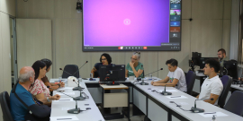 parlamentares e participantes presentes em audiência pública na câmara municipal de bh