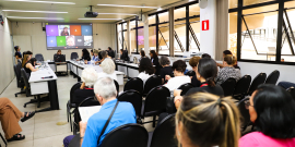 Vereadores e convidados no Plenário Helvécio Arantes