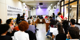 parlamentares e participantes presentes em audiência pública na câmara municipal de bh