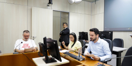 Vereadores reunidos durante reunião da Comissão de Legislação e Justiça na CMBH