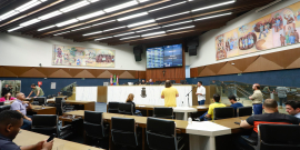 parlamentares presentes em reunião plenária da câmara de bh