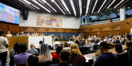 Vereadores e convidados no Plenário Amintas de Barros