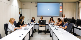 parlamentares e participantes presentes em audiência pública na câmara municipal de bh