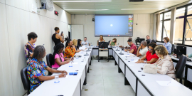 parlamentares e presentes em audiência pública na câmara de bh