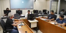 parlamentares e participantes presentes em audiência pública na câmara municipal de bh