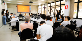 parlamentares e presentes em audiência pública na câmara de bh
