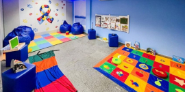 sala com equipamentos destinados a pessoas autistas