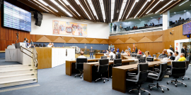 Plenário da Câmara Municipal de BH com vereadores
