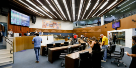 Vereadores durante reunião do plenário