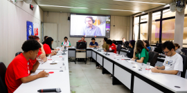 parlamentares e participantes presentes em audiência pública na câmara municipal de bh