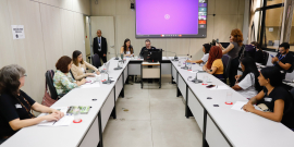 parlamentares e participantes presentes em audiência pública na câmara municipal de bh