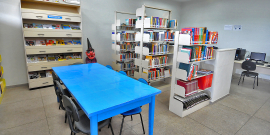 interior de biblioteca pública