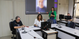 parlamentares presentes em reunião de comissão na câmara de bh