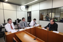Vereadores Leonardo Mattos, Preto e Adriano Ventura recebem consultor legislativo para apreciação do cronograma 2012