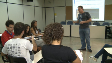 Universitários monitores do Parlamento Jovem recebem treinamento na CMBH