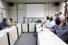 Vereadores Leonardo Mattos e Elaine Matozinhos e convidados na audiência pública da Comissão de Meio Ambiente e Política Urbana