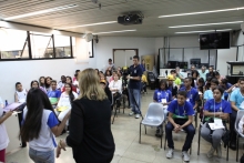 Um dos alunos foi homenageado por conquista em concurso nacional de redação - Foto: Mila Milowski