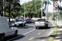 Acidentes e dificuldade de estacionamento no local em pauta