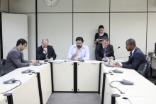 Outra proposta analisada na comissão prevê campanhas de conscientização sobre câncer de próstata - Foto: Mila Milowski