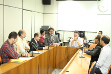 Regularização da energia elétrica na Vila Dias em pauta 