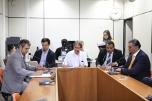 Membros da Comissão de Legislação e Justiça, em reunião ordinária realizada nesta quarta-feira. Foto: Mila Milowski