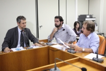 Membros da Comissão de Legislação e Justiça, em reunião ordinária realizada nesta quarta-feira. Foto: Mila Milowski