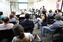 Membros de entidades da sociedade civil e associações de catadores cobraram mais participação popular (Foto: Rafael Aguiar)