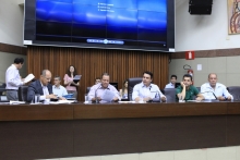 Vereadores em reunião da Comissão de Orçamento e Finanças. Foto: Bernardo Dias