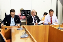 Vereadores Dr. Nilton, Márcio Almeida e Veré da Farmácia, em reunião da Comissão de Saúde. Foto: Rafa Aguiar