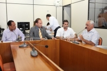 Vereadores em reunião da Comissão de Saúde e Saneamento. Foto: Rafa Aguiar