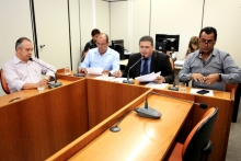 Silvinho Rezende, Bispo Fernando Luiz e Autair Gomes aprovaram parecer de Preto à proposta do Executivo (Foto: Rafa Aguiar)