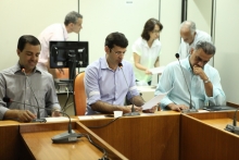 Vereadores Juniho Los Hermanos (Pros), Marcelo Álvaro Antônio (PRP) e Joel Moreira Filho (PTC), em reunião da CLJ