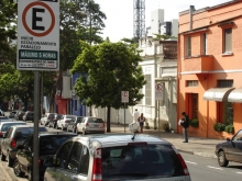 Projetos de lei propõem novas regras para os estacionamentos da capital 