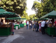 Feira Modelo da Savassi volta a funcionar na Rua Tomé de Souza