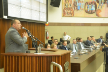 Foram empossados os membros da Nova Mesa Diretora da Câmara Municipal, para a gestão 2015-2016 - Foto: Bernardo Dias