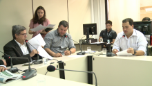 Prefeitura ameaça retirar famílias do local sob alegação de risco geológico por deslizamento de terra - Foto: TV Câmara
