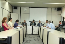 Audiência discute risco de câncer causado por bebidas quentes em copos de plástico