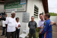 Foram constatados problemas relativas ao espaço físico, que é reduzido para atender o elevado número de usuários 