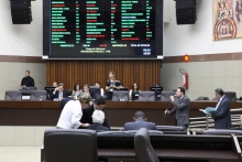 Em pauta, projeto que garante sucessão familiar da permissão para serviço de táxi. Foto: Mila Milowski