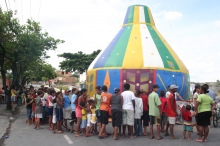 foto do brinquedo pula pula